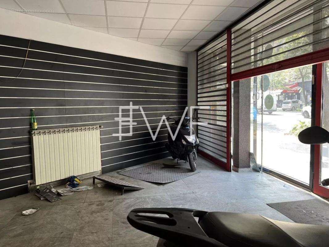 Commerce à PARIS-11E