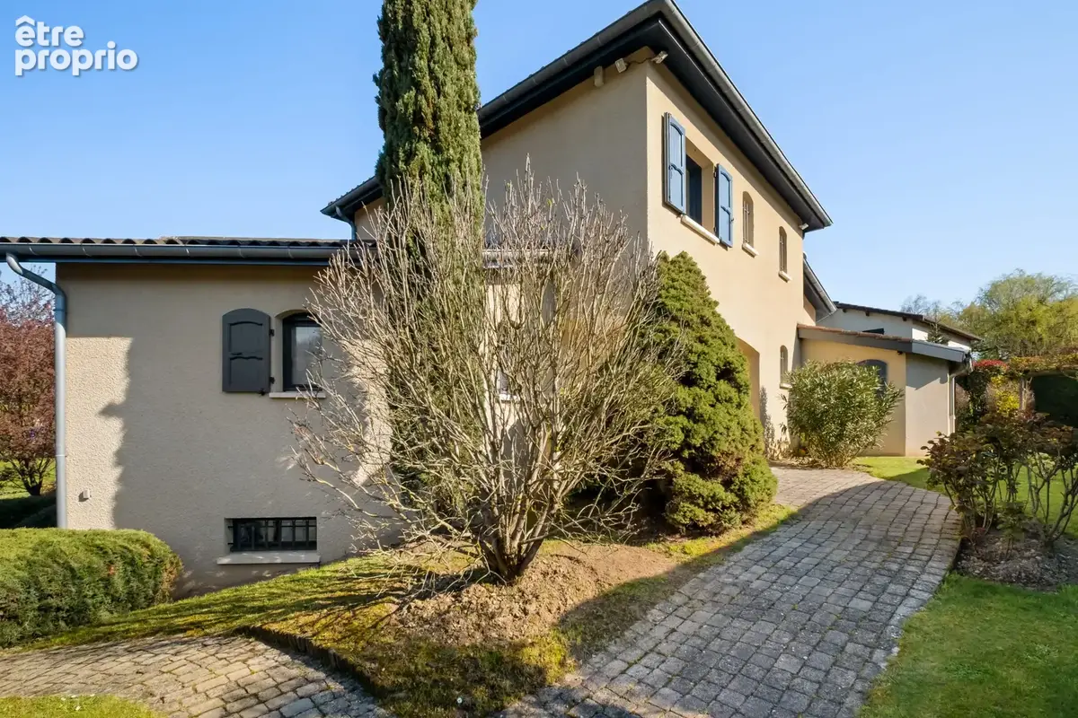Tassin Maison familiale de 234 m2 avec un magnifique jardin de 1969 m2 - photo 9