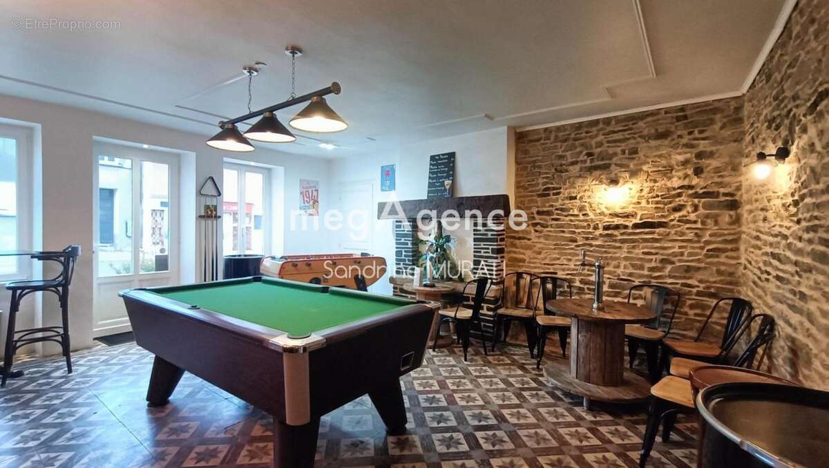 Commerce à PRE-EN-PAIL