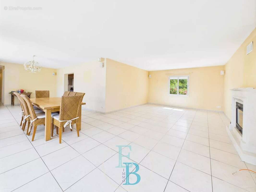 Maison à COLLEVILLE-SUR-MER