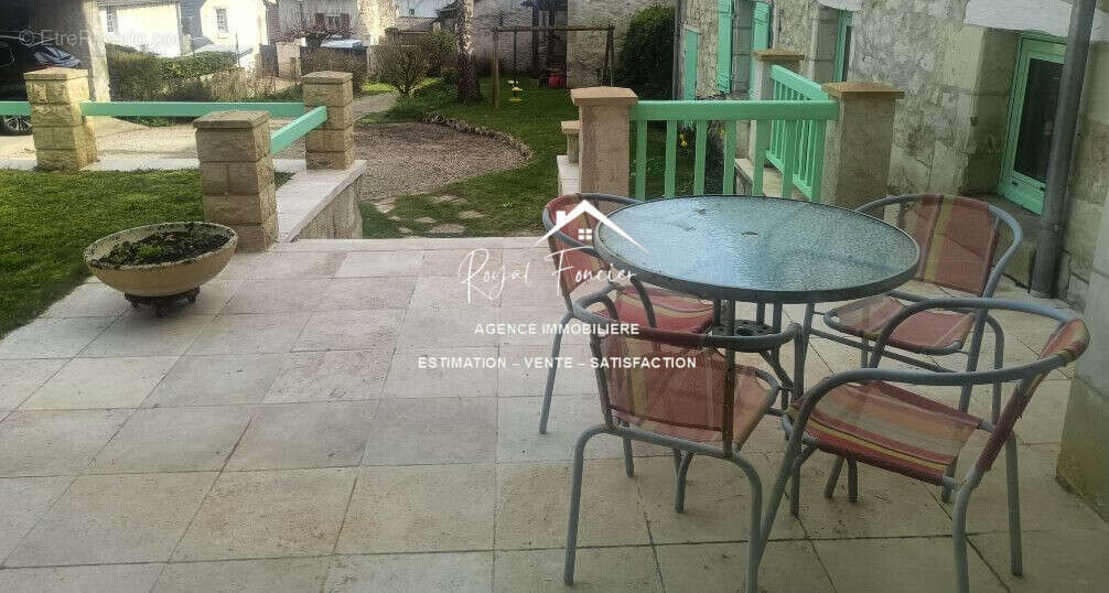 Maison à VAUX-SUR-VIENNE