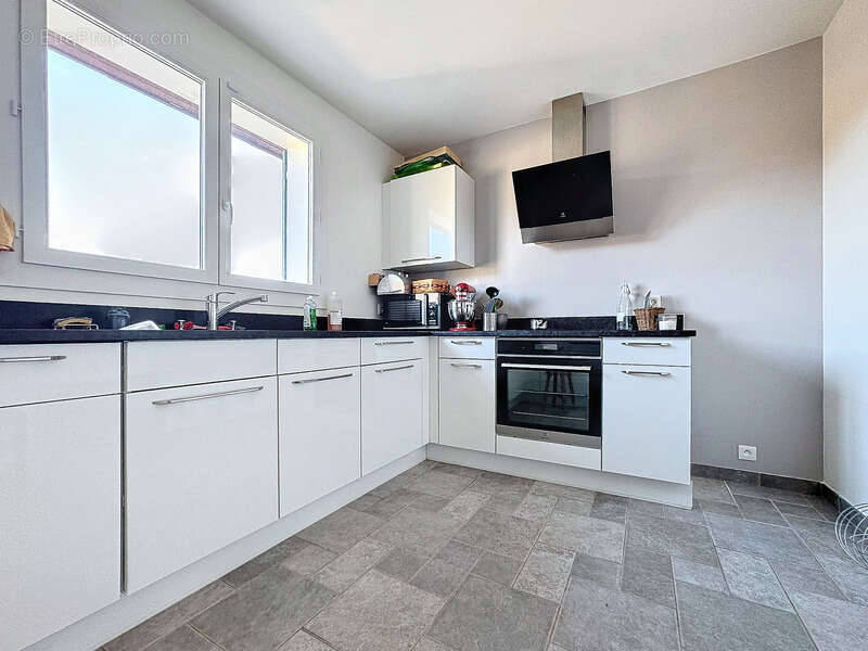 Maison à SAINT-GENIS-POUILLY