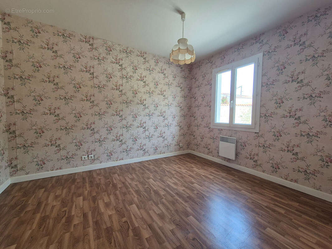 Maison à SURGERES