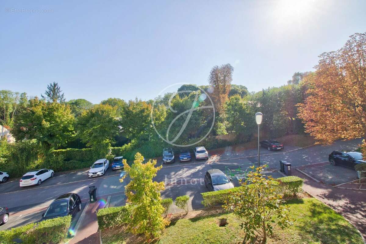 Appartement à LE MESNIL-LE-ROI