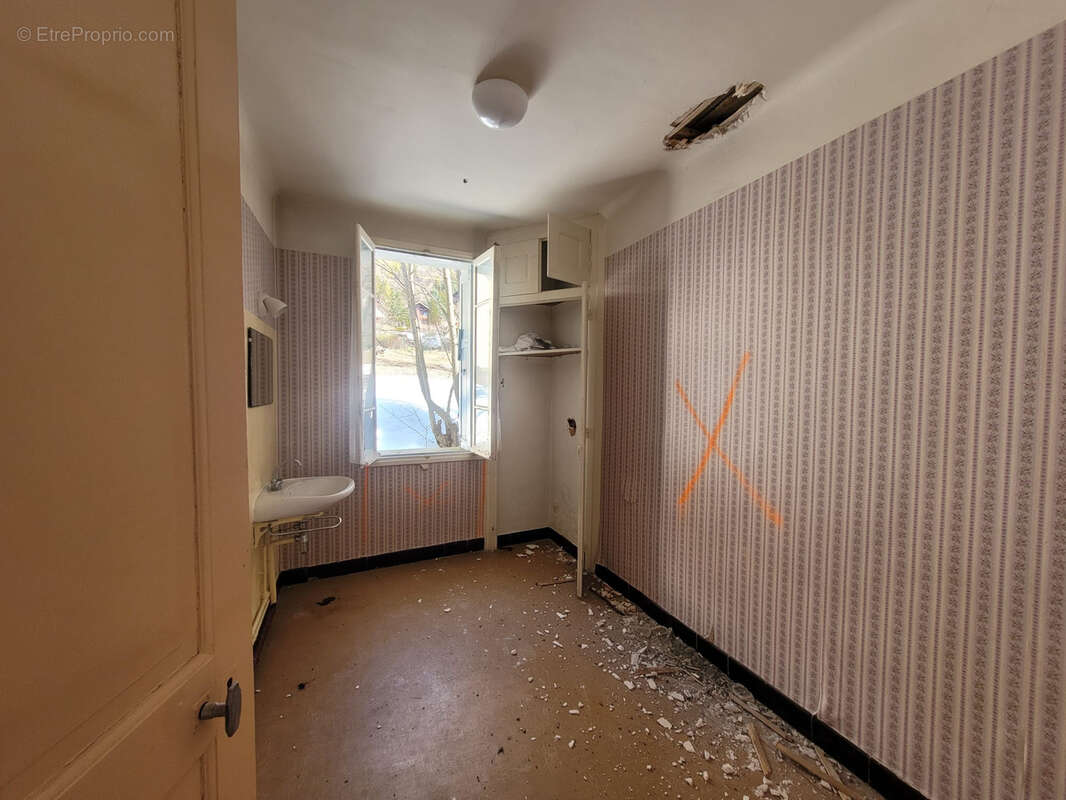 Sublime potentiel de rénovation pour cette maison de village mitoyenne - photo 11
