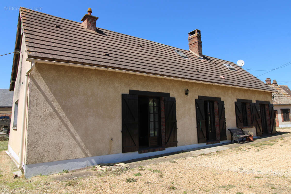 Maison à TREMBLAY-LES-VILLAGES