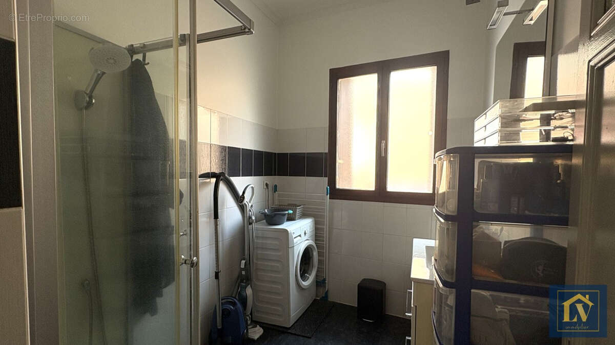 Immeuble de rapport comprenant un local commercial et 4 appartements - photo 6