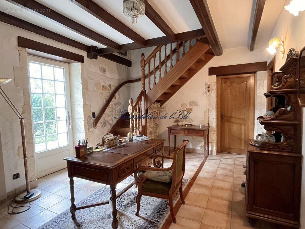 Maison à PAUSSAC-ET-SAINT-VIVIEN