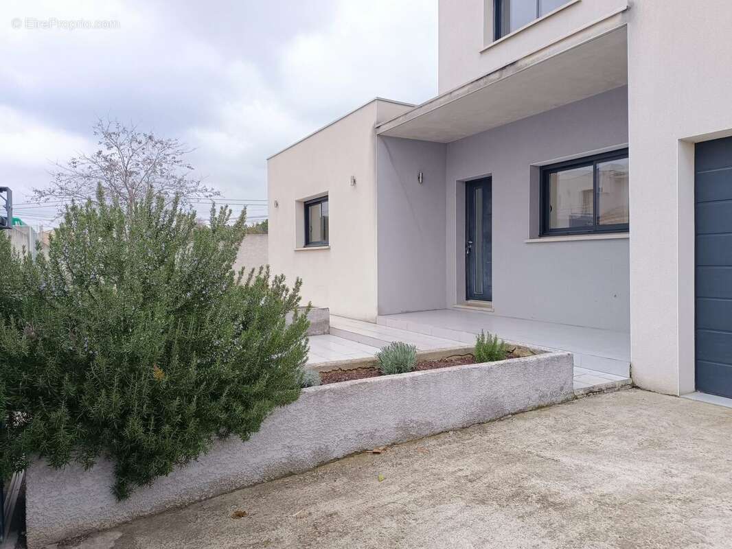 Entrée de la maison - Maison à SAINT-MARCEL-SUR-AUDE