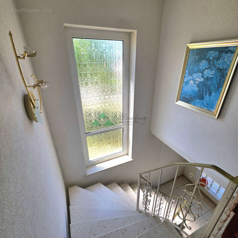 Maison familiale à fort potentiel   156 m2 avec grand terrain et vue dégagée - photo 6