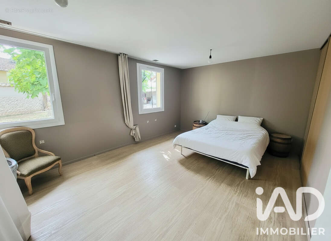 Maison 100 m² à Saint-Just-Saint-Rambert  - photo 5