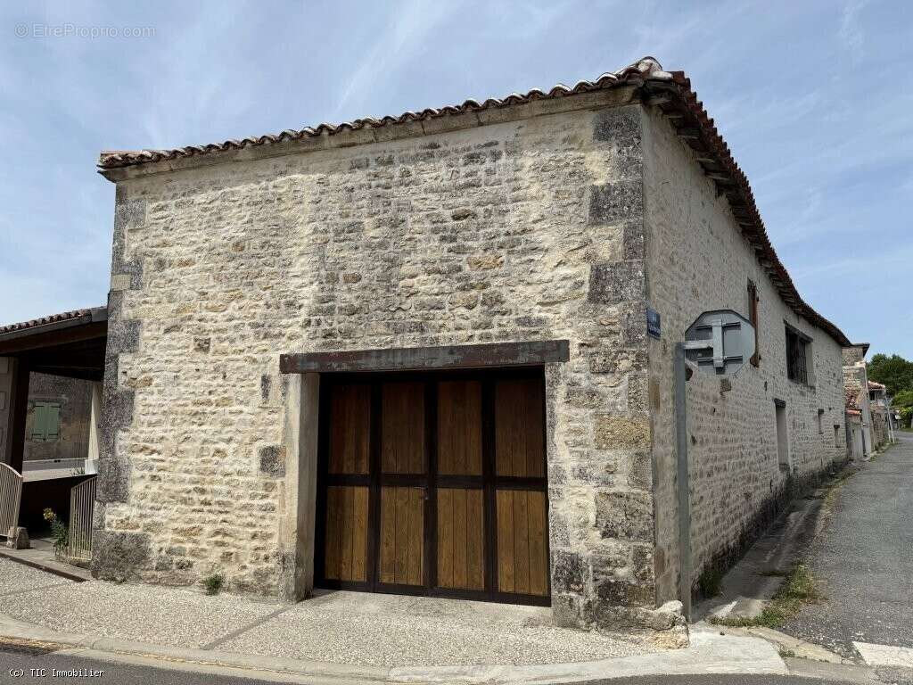 Maison à RUFFEC