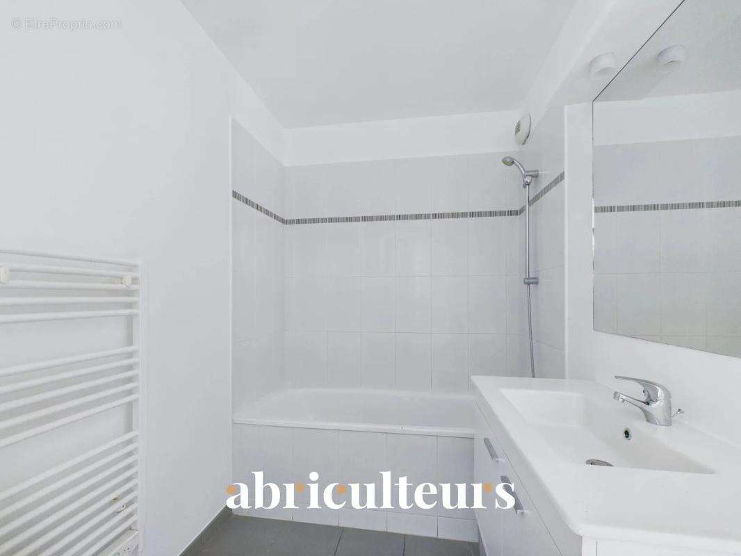 Appartement T3 lumineux avec vue exceptionnelle sur le bassin et le pigeonnier – Résidence de standing à Survilliers - photo 13