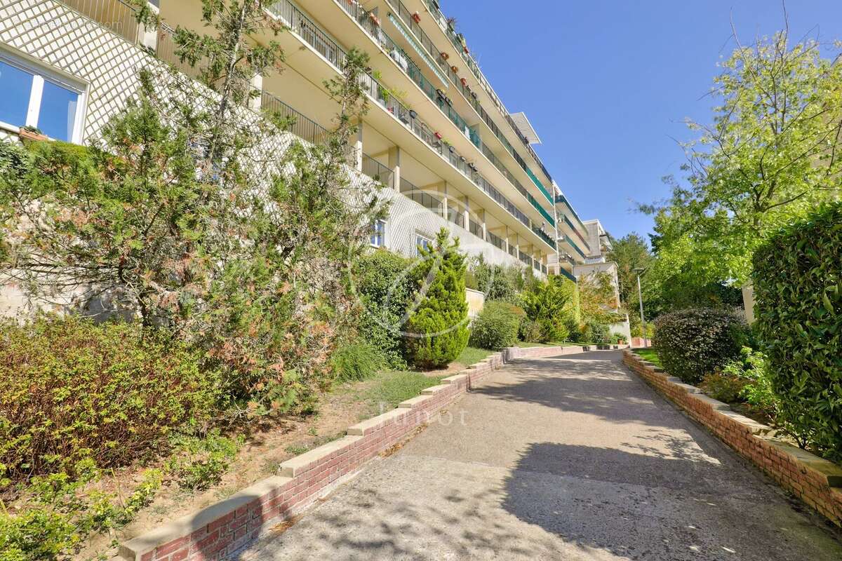 Appartement à VILLE-D'AVRAY