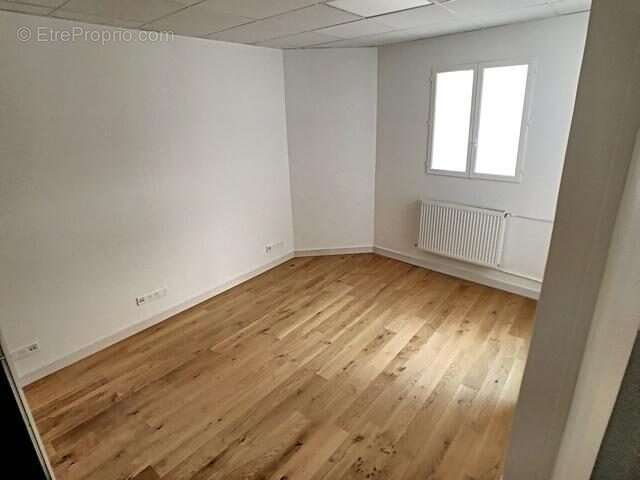 Commerce 190 m² à Paris-9e  - photo 5