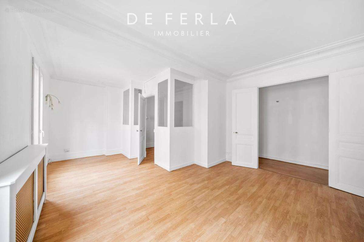 Appartement à PARIS-14E