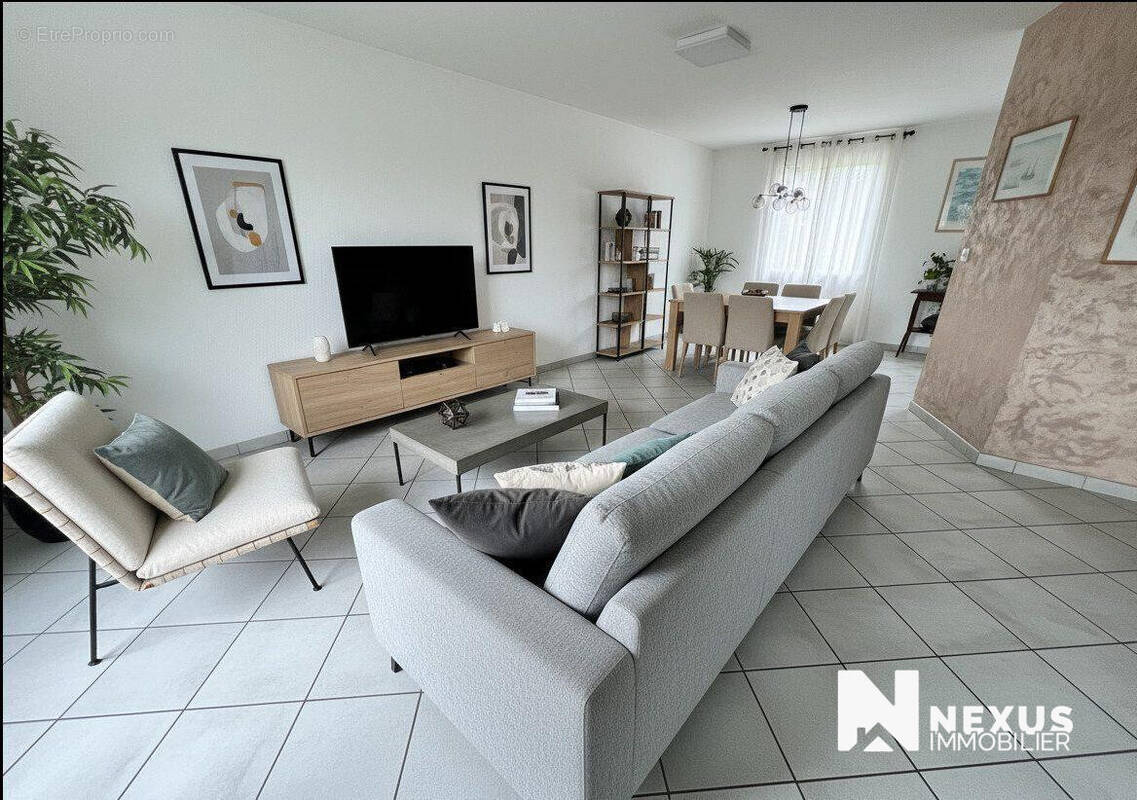 Salon Sejour - Maison à FRANQUEVILLE-SAINT-PIERRE