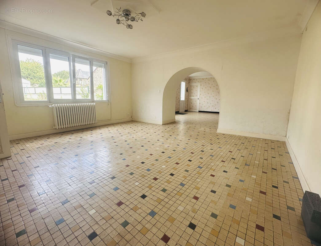 Maison à SOULAIRE-ET-BOURG