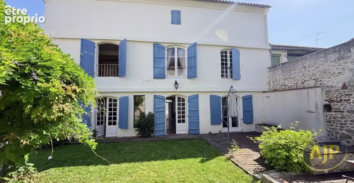 AGEN, Maison de caractère au coeur du village  de LAYRAC, 320 m² habitables - photo 1