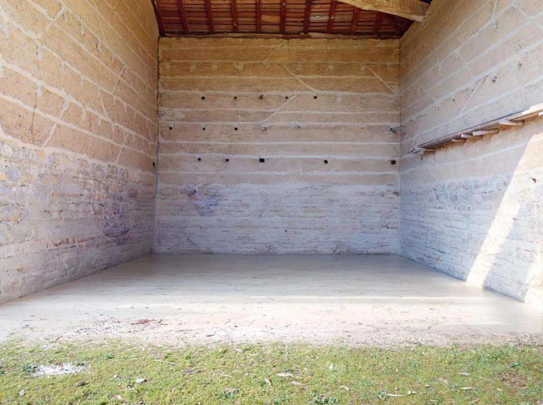 Maison à SAINT-DENIS-LES-BOURG