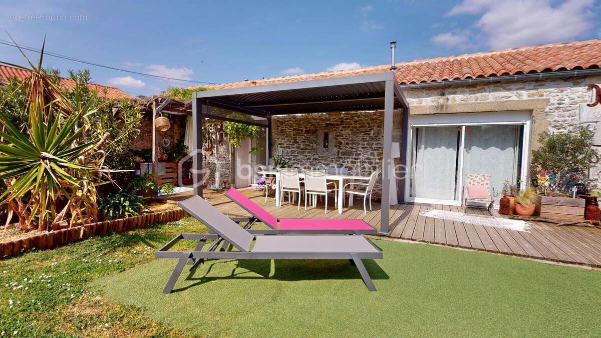 Maison à LA GRIPPERIE-SAINT-SYMPHORIEN