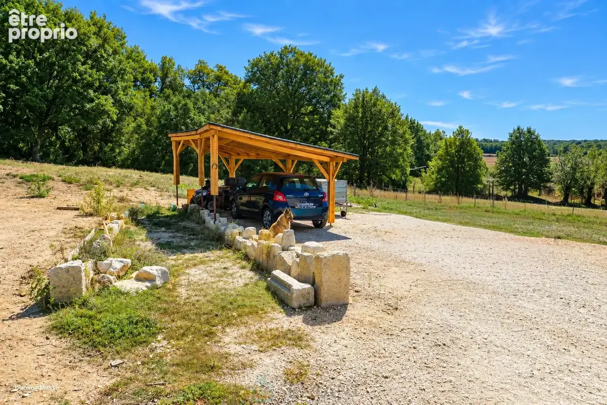 Ensemble immobilier en pierre, niché au coeur d'une nature préservée et pittoresque. - photo 11
