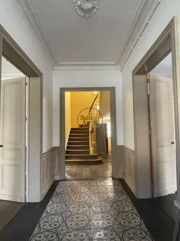 Maison 250 m² à Angouleme  - photo 2