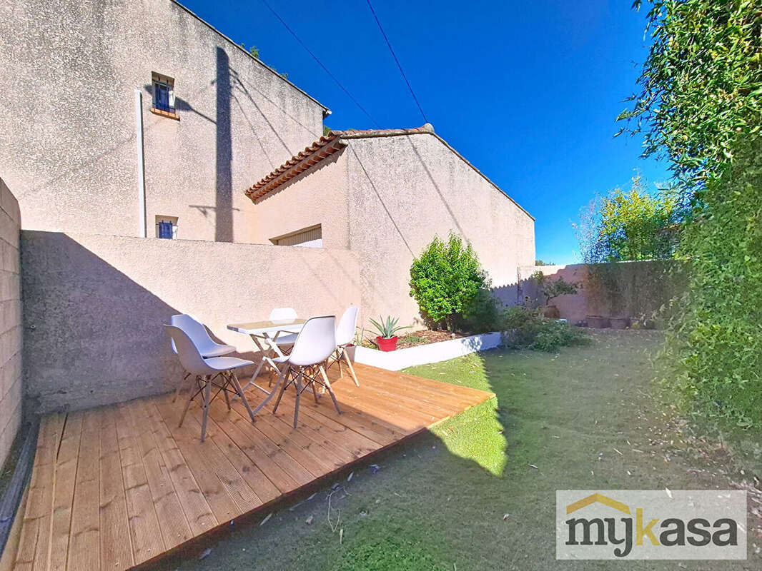 Maison à SAINT-MITRE-LES-REMPARTS