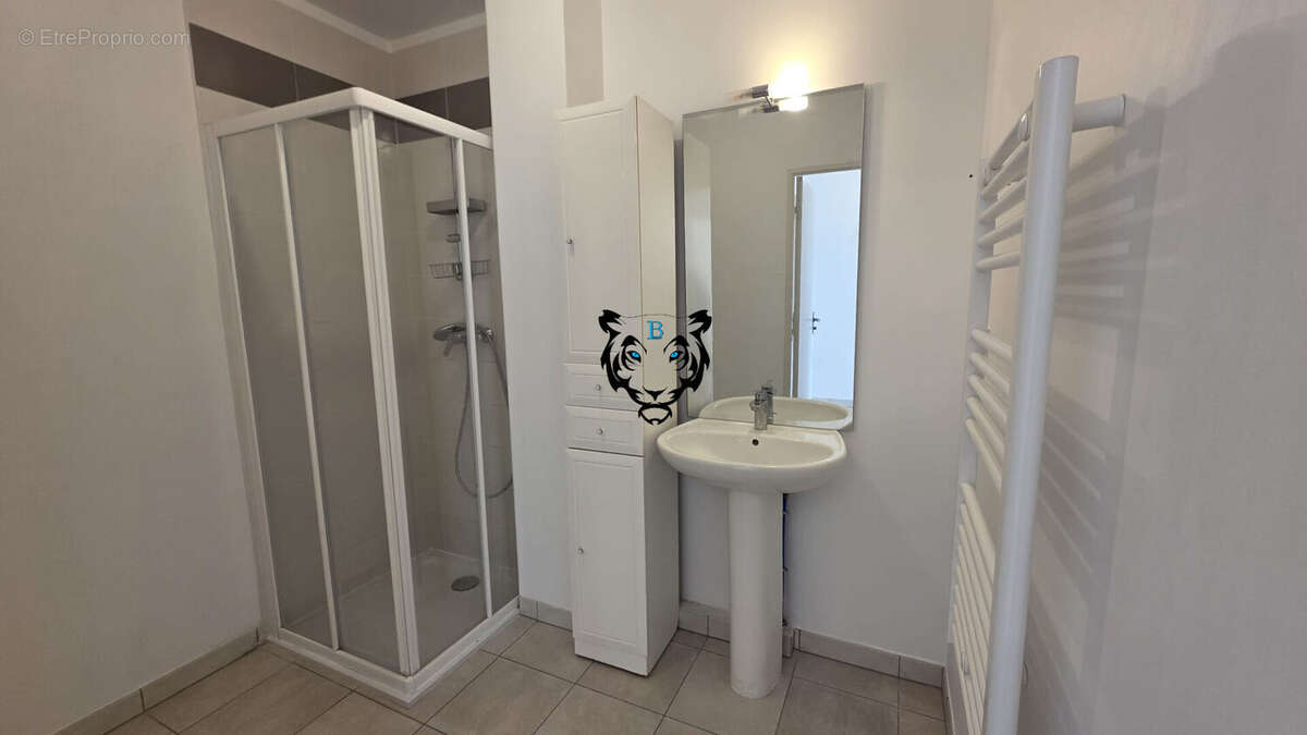 Appartement à ROQUEBRUNE-SUR-ARGENS