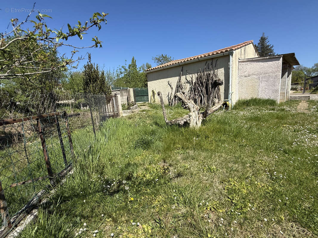 Maison à SAINT-JULIEN-LES-ROSIERS