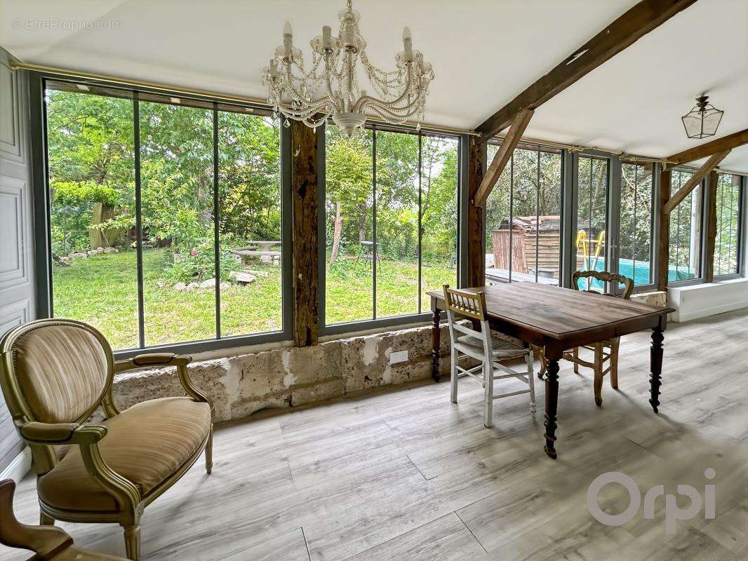 Maison à SAINTE-MERE