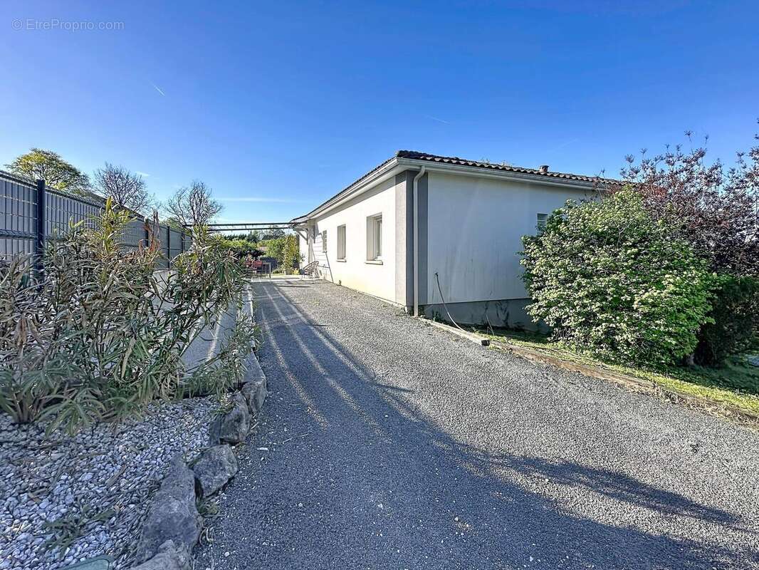 Maison 110 m² à Saint-Pierre-Lafeuille  - photo 3
