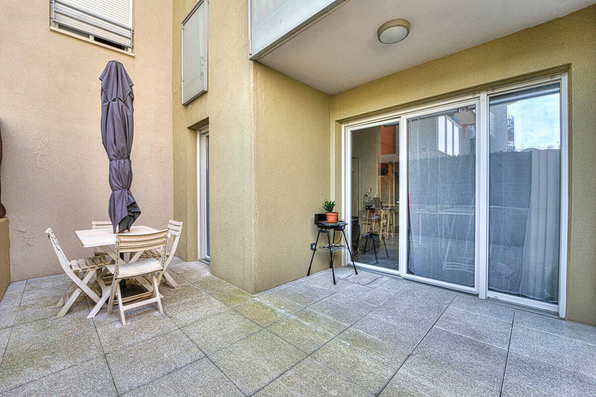 Appartement à CARROS