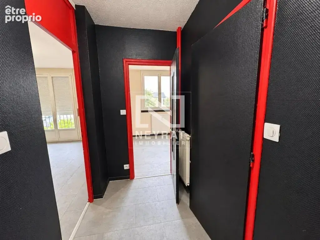 Appartement rénové deux chambres + dressing - photo 2
