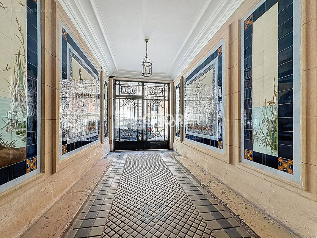 Appartement à PARIS-16E