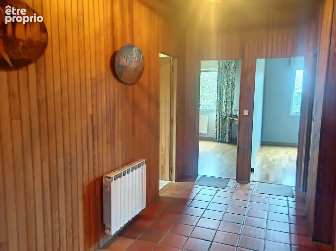 Maison de plain-pied - 4 chambres - Beaux volumes et vaste terrain arboré - photo 7