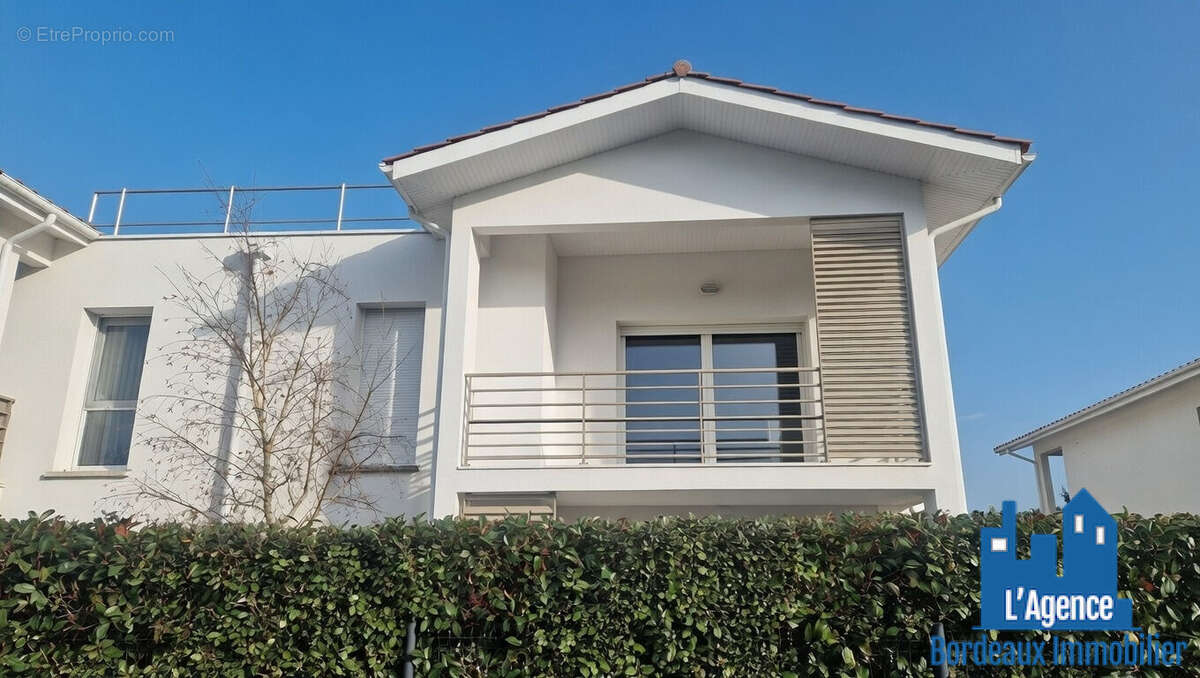 Exclusivité !! saint médard en jalles - cérillan - appartement type 2 - dernier étage - terrasse - parking sous - sol  !! sébast - photo 6