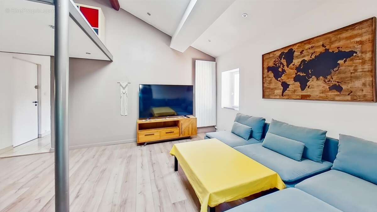 Appartement à MIRIBEL