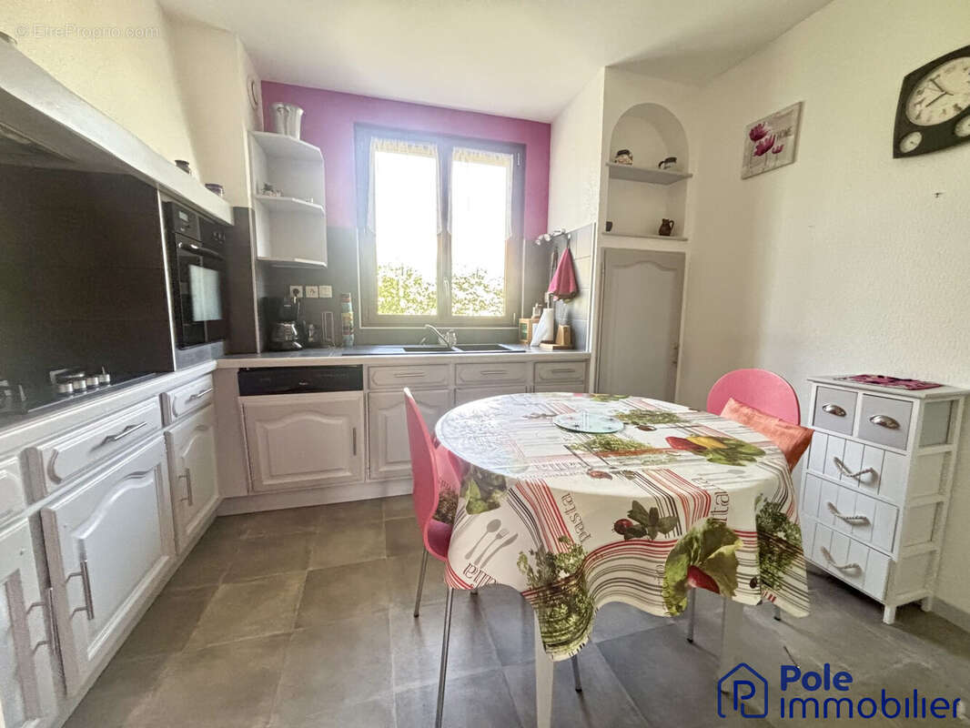 Maison plain-pied- cuisine aménagée et équipée - Maison à TOURVILLE-SUR-ODON