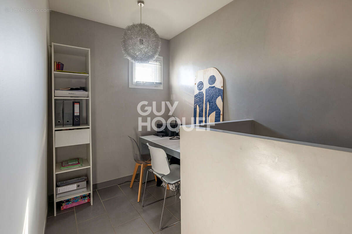 Maison Le Cendre 156 m2 - 4 chambres - Piscine - photo 17
