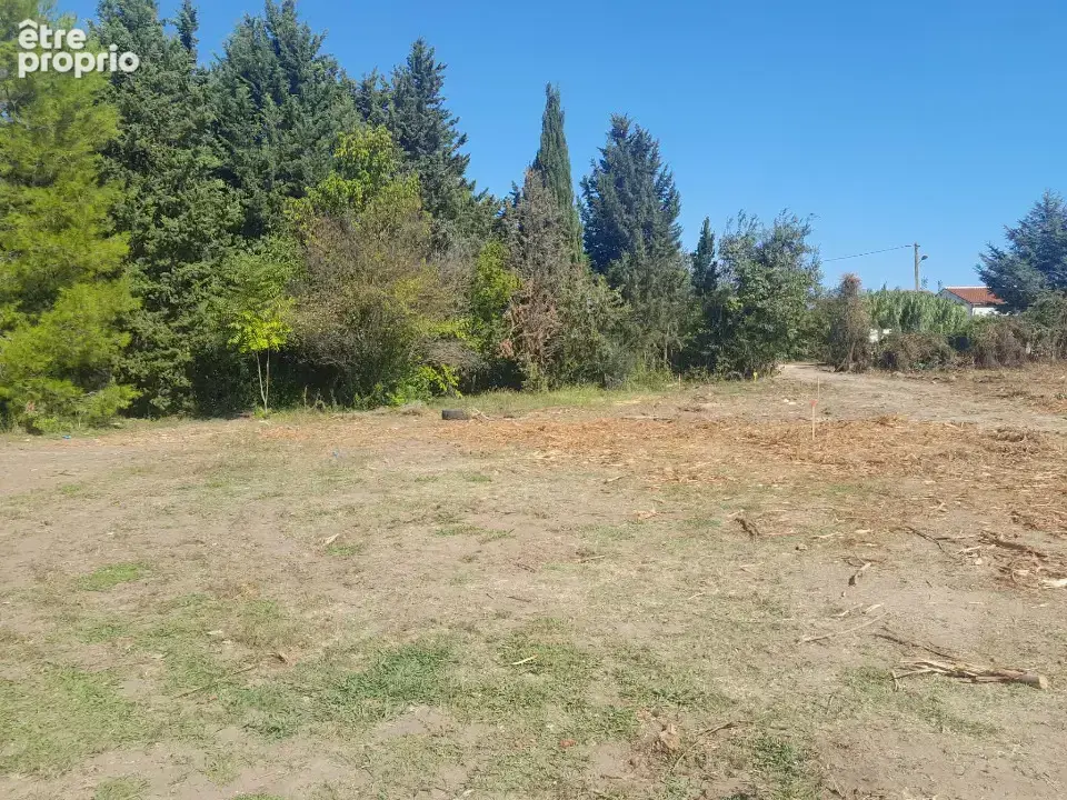 Photo Terrain à Morieres-Les-Avignon au prix de 135 000€