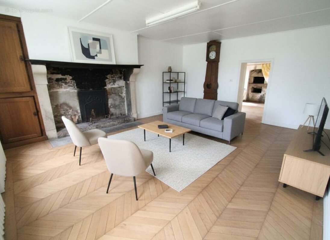 HOME STAGING - Maison à SAINT-SULPICE-LES-CHAMPS