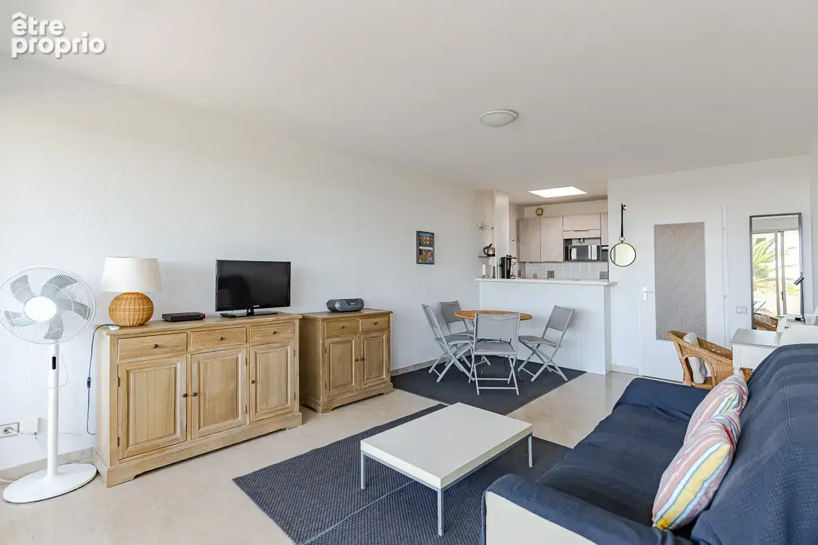13260 Cassis , au premier étage de la résidence : « Grand Large », Joli T2 de 42 m2 plus terrasse/loggia de 10 - photo 6