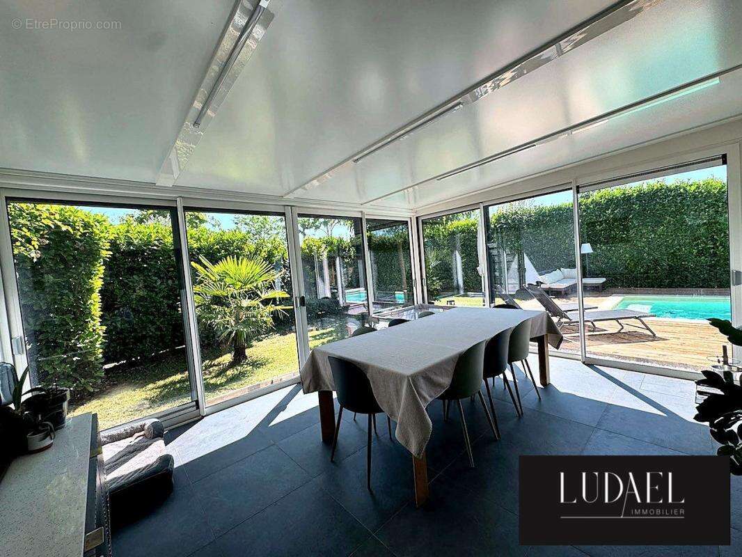 MIONS - Élégante maison familiale avec piscine Mions - photo 3
