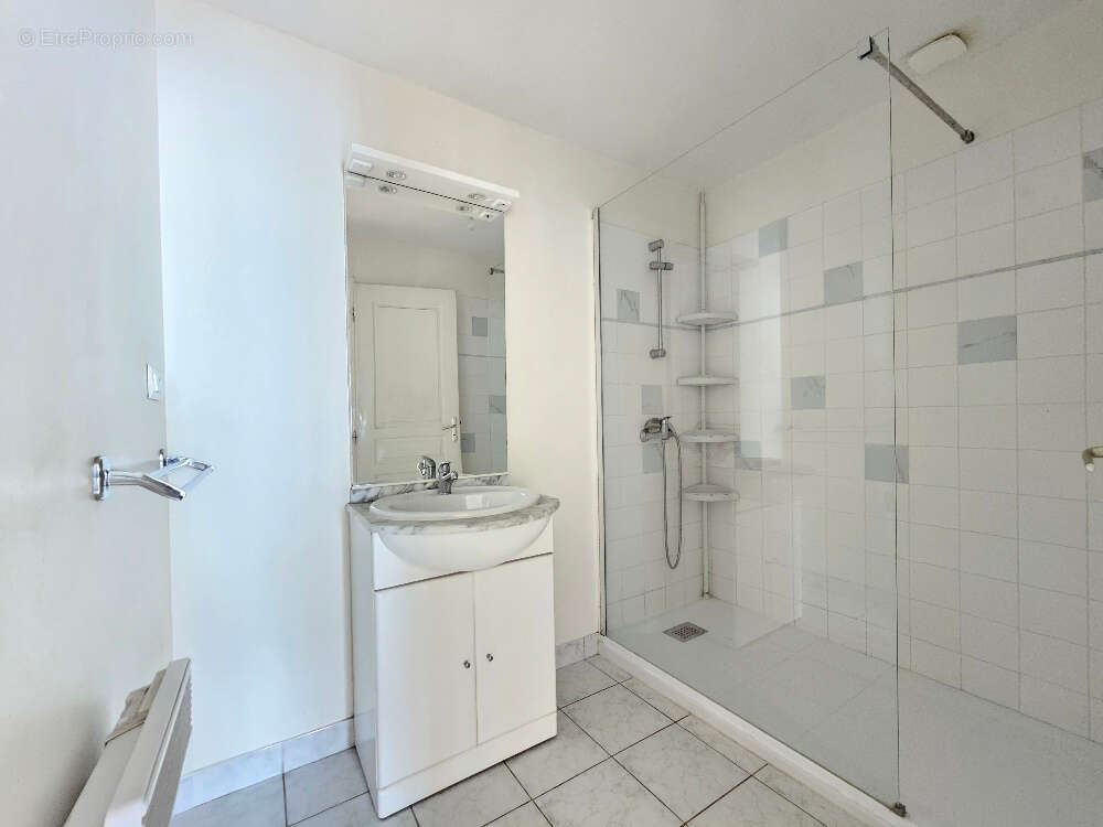 Immeuble 110m² à coteaux-du-blanzacais - photo 11