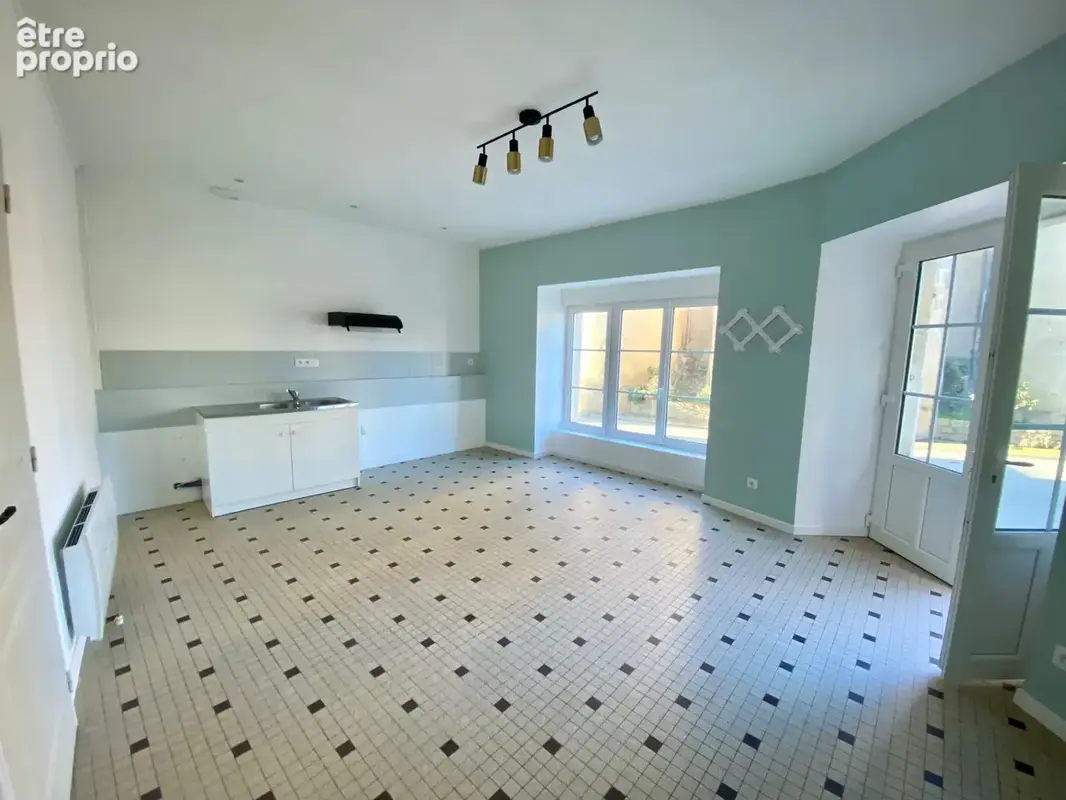À Vendre : Maison de ville 3 chambres avec dépendance Mayenne 53200 - photo 2