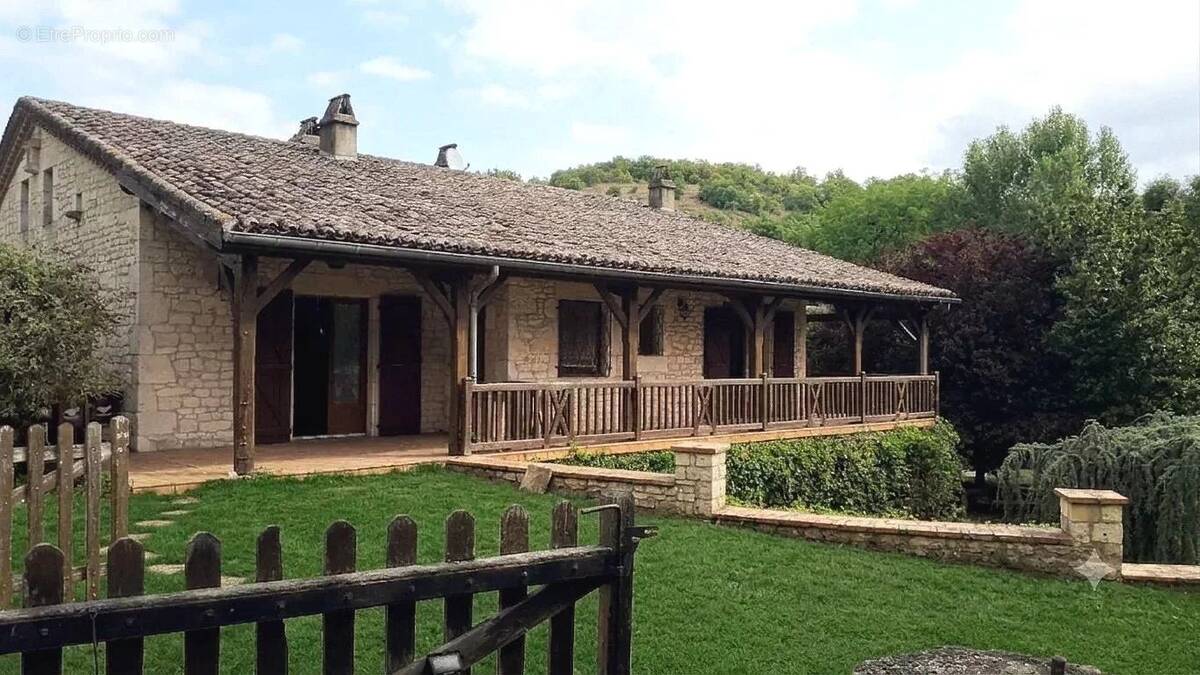 Maison à MONTAIGU-DE-QUERCY