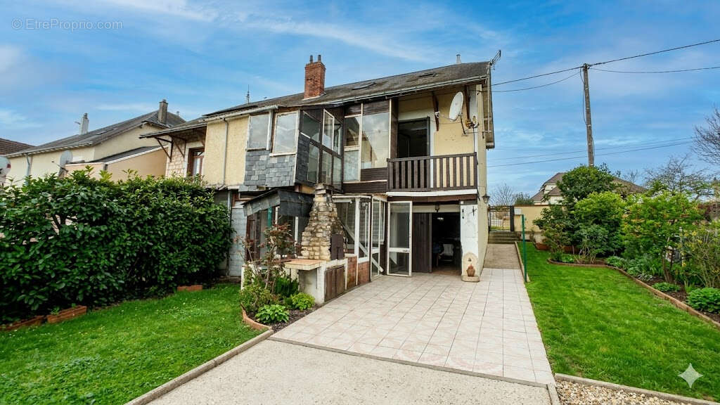 Maison à CHATELLERAULT