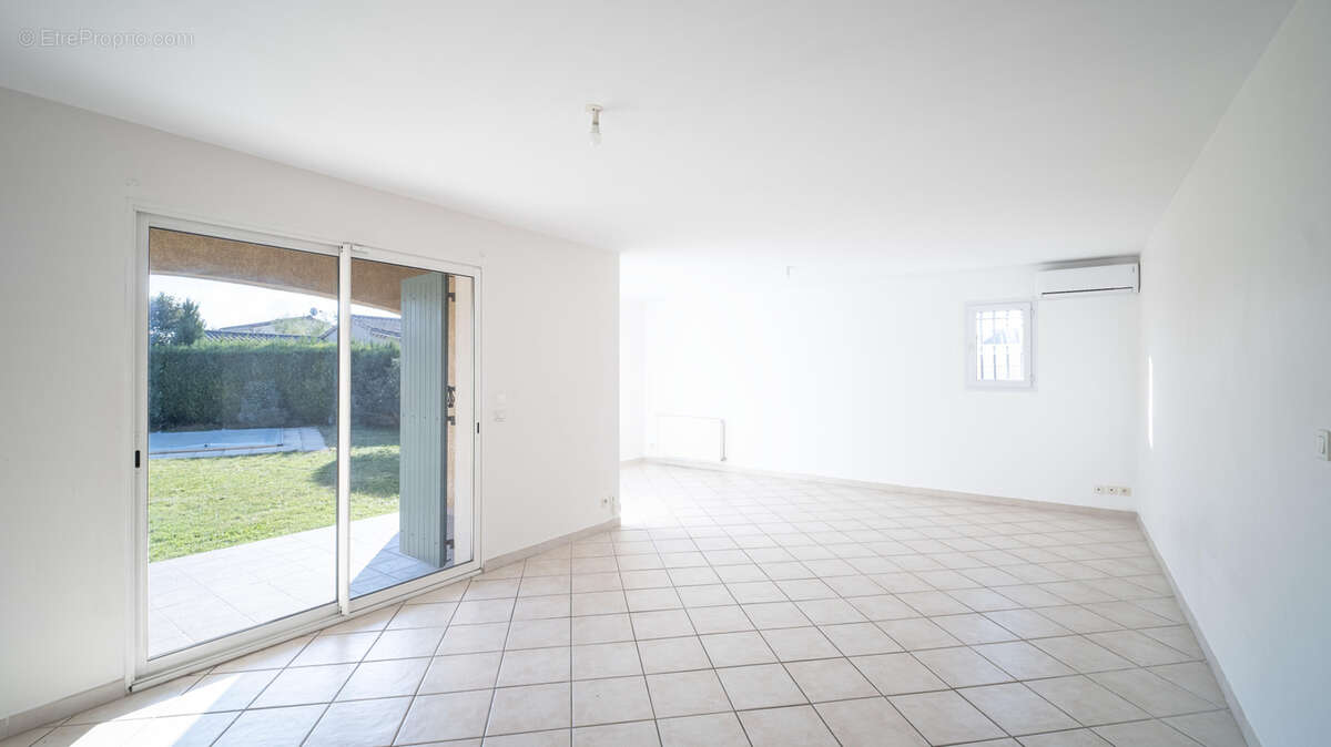 Maison à MONTELIMAR