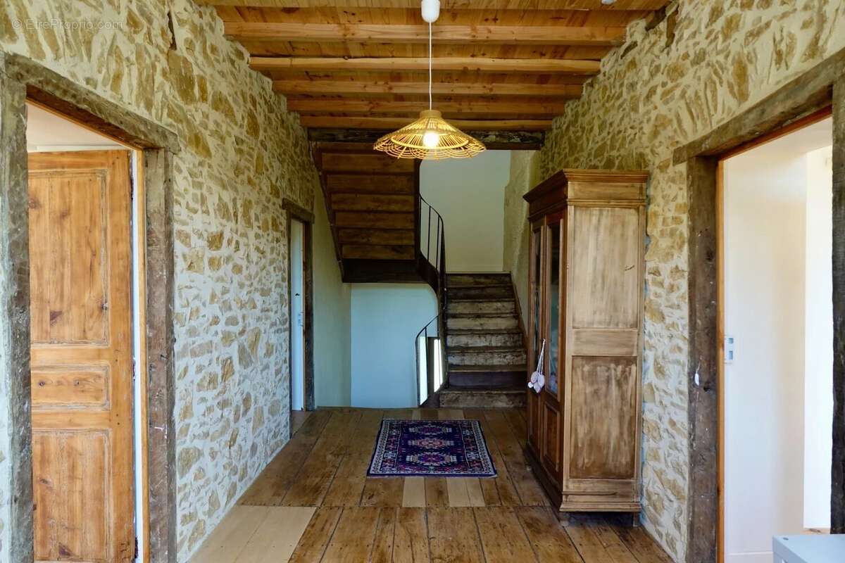 Maison de caractère  de 221 m2  - 3 hectares de terrain - photo 8